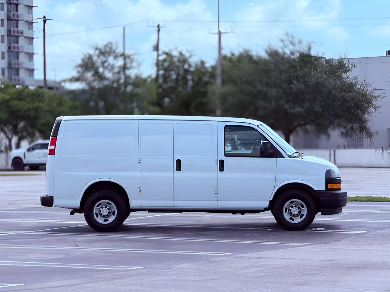 Vehicle image 30 of 33