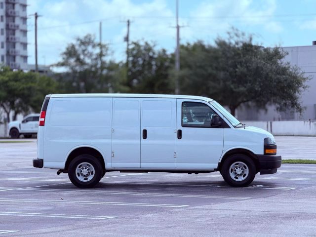 Vehicle image 7 of 33