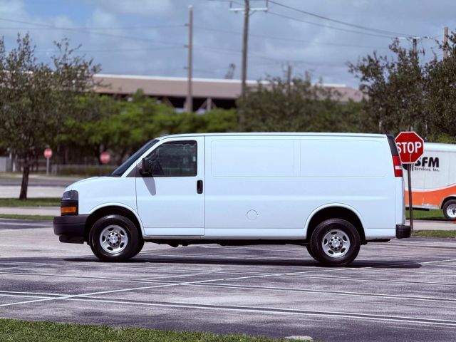 Vehicle image 15 of 33