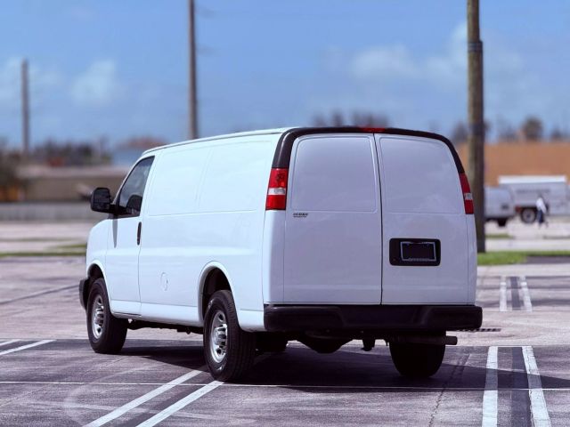 Vehicle image 11 of 33