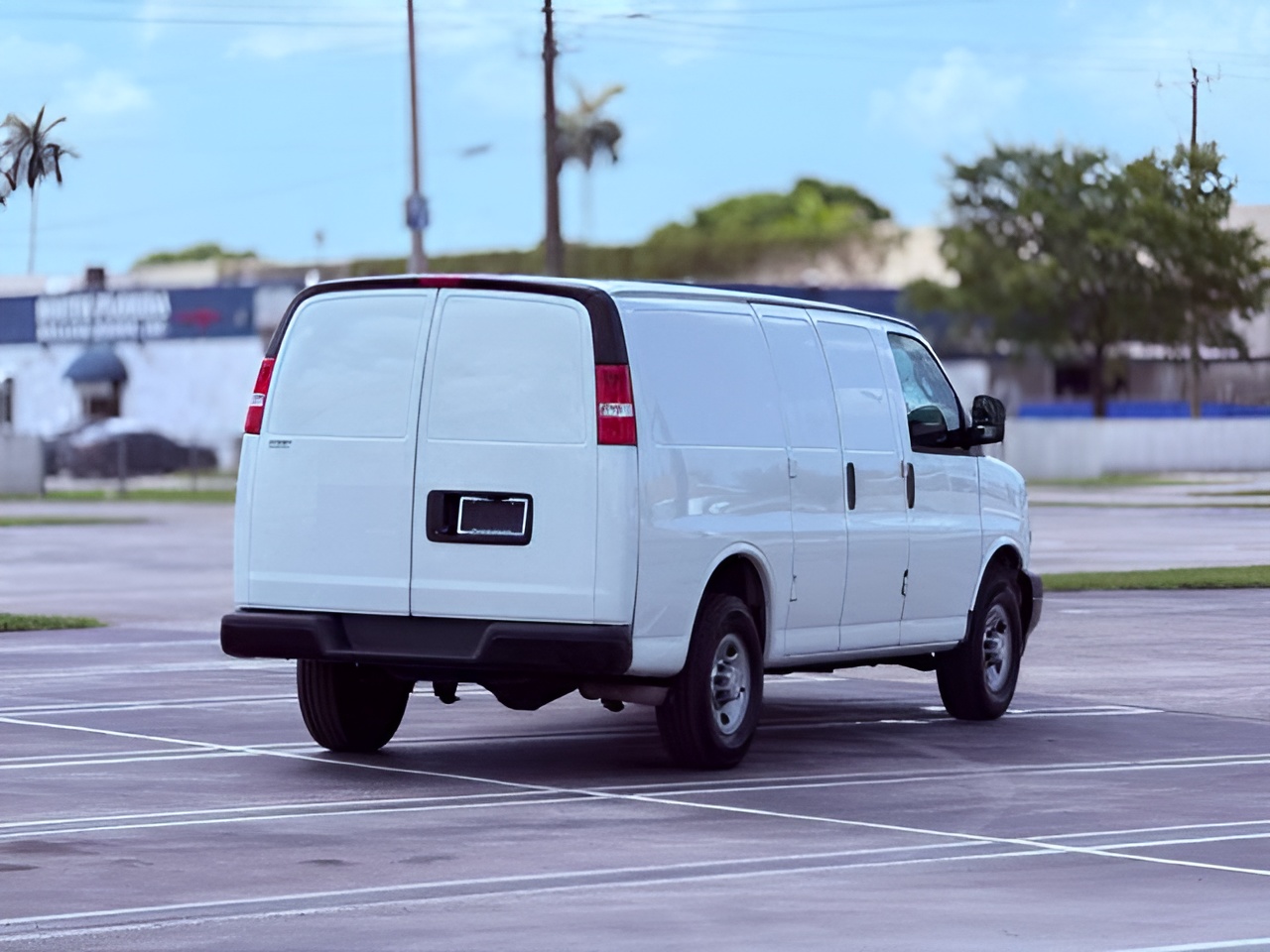 Vehicle image 31 of 33