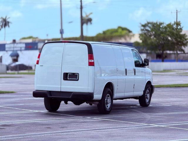 Vehicle image 9 of 33