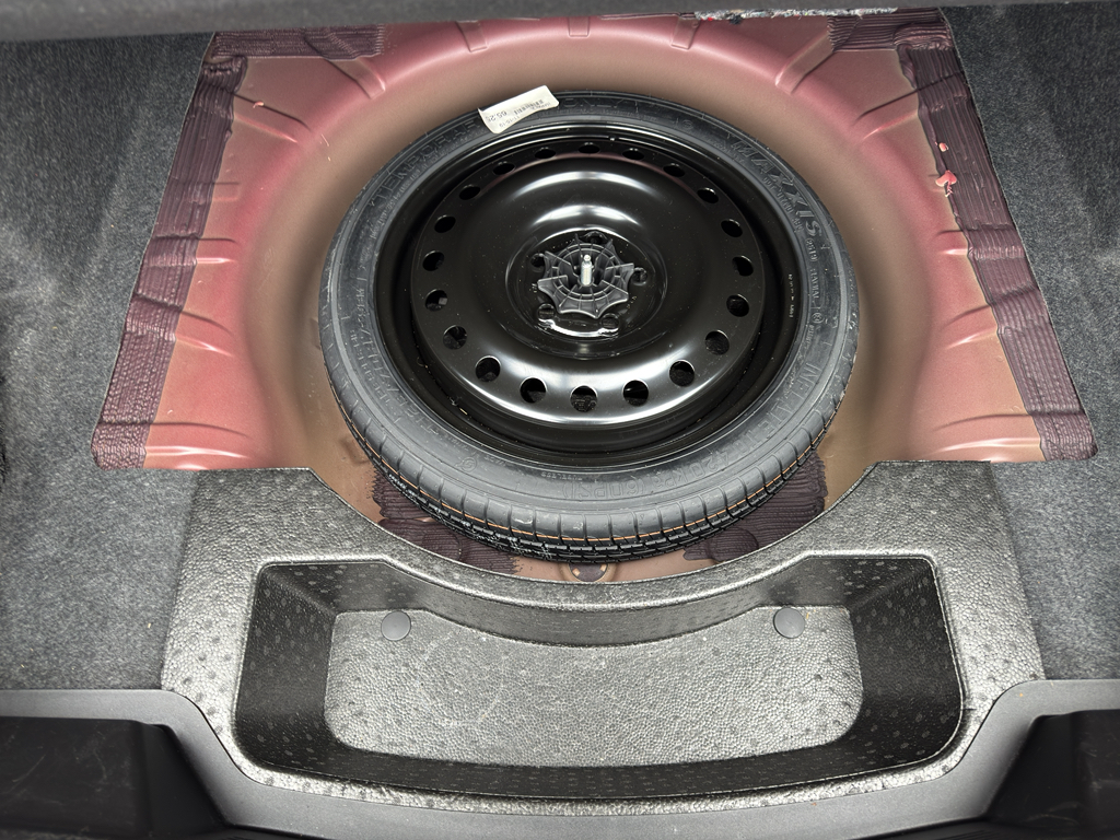 Vehicle image 24 of 26