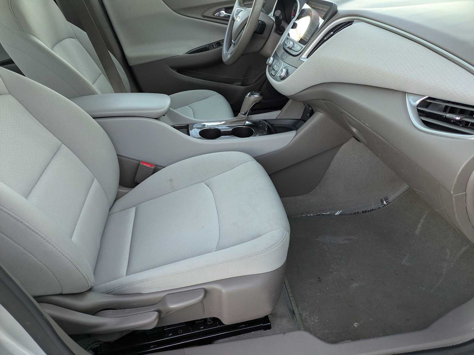 2020 Chevrolet Malibu LS Image 12 of 30