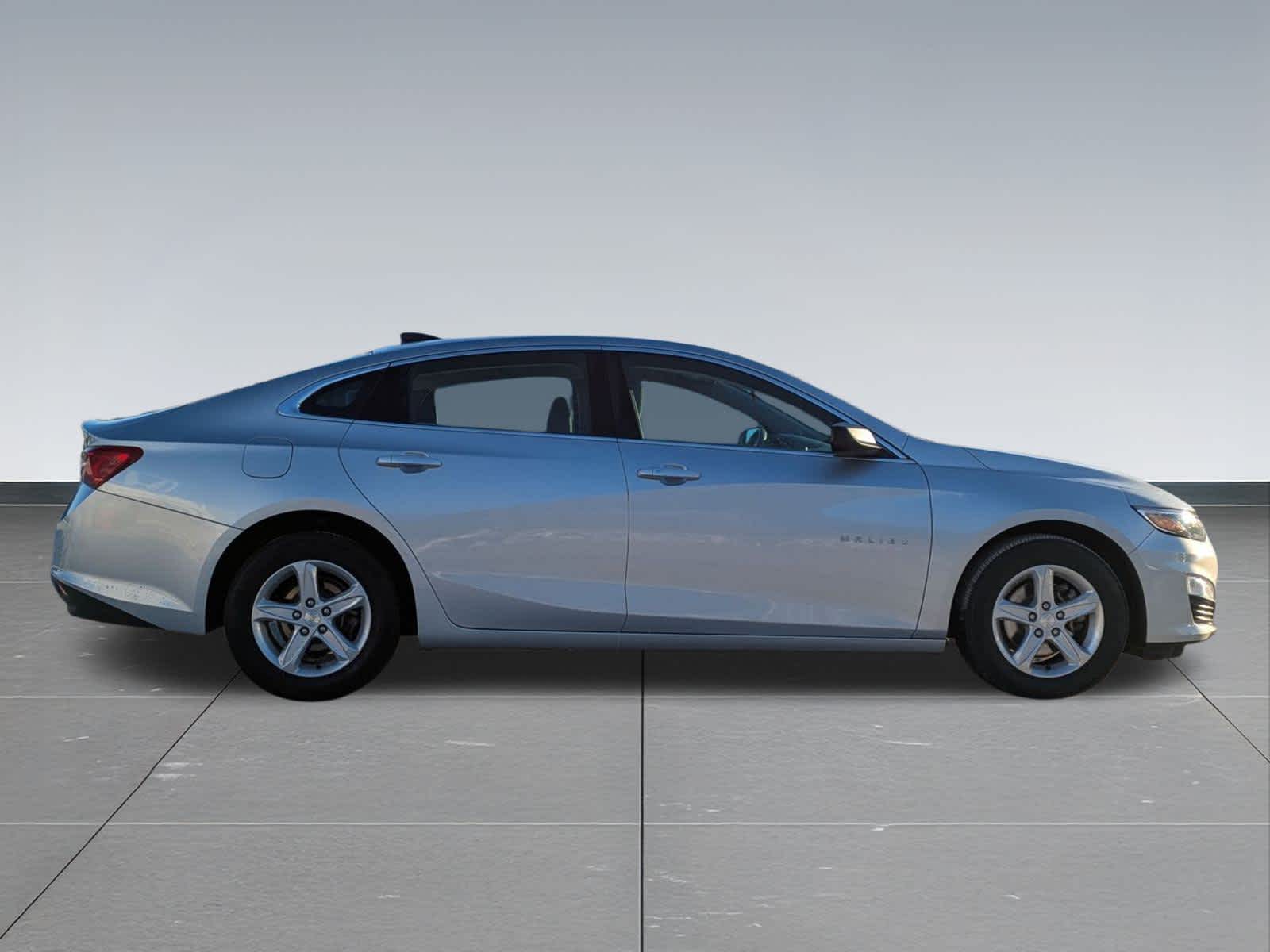 2020 Chevrolet Malibu LS Image 4 of 30
