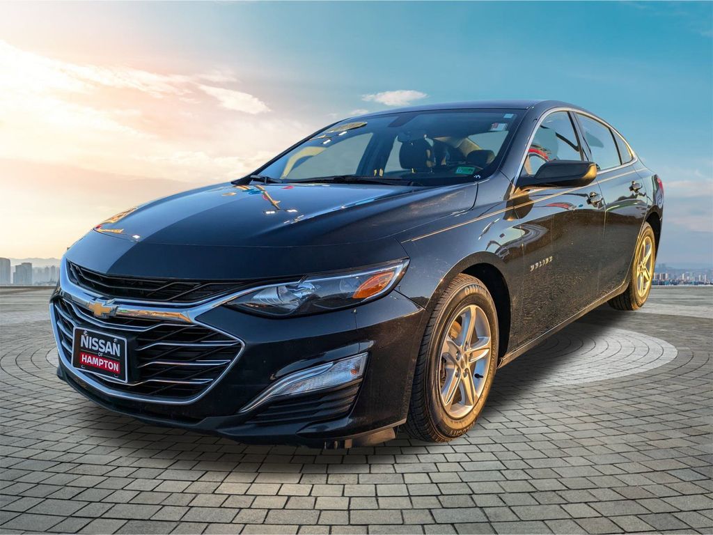 2020 Chevrolet Malibu LS Image 1 of 24