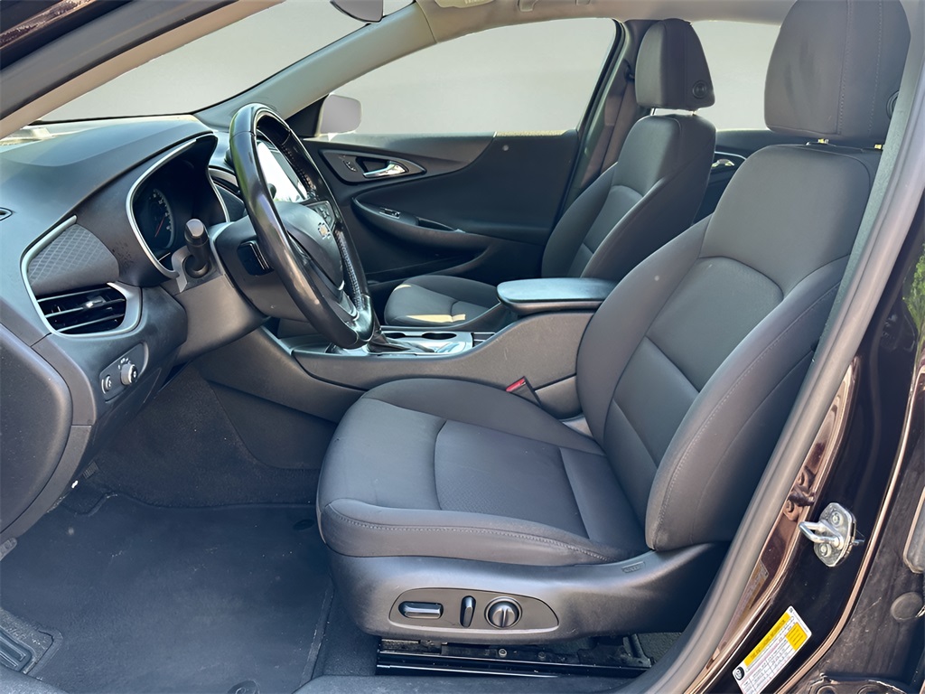 Vehicle image 14 of 35