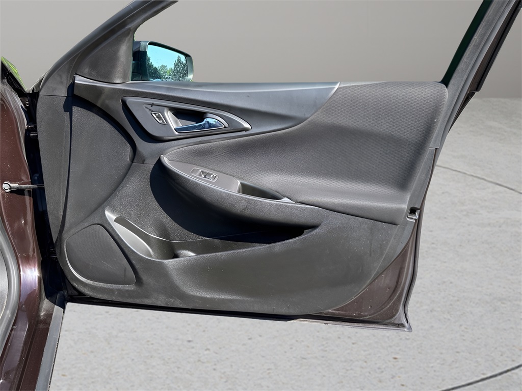 Vehicle image 32 of 35