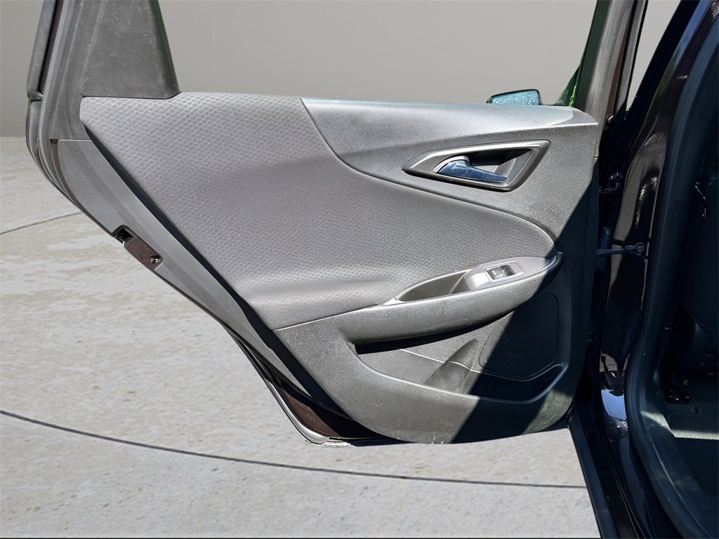 Vehicle image 27 of 35