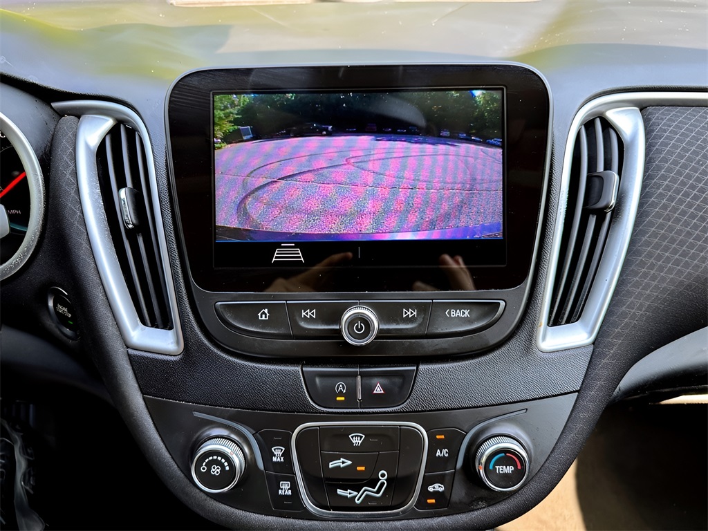 Vehicle image 21 of 35
