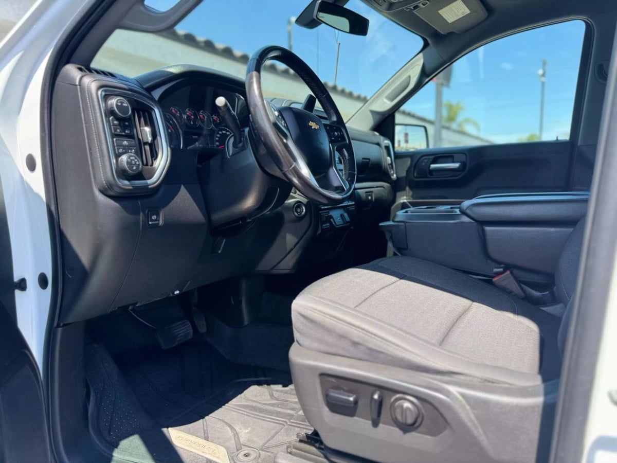 Vehicle image 18 of 35