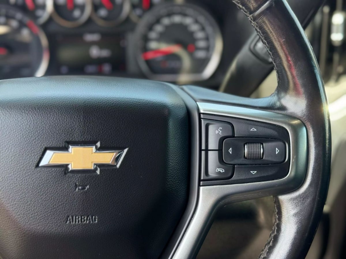 Vehicle image 31 of 35