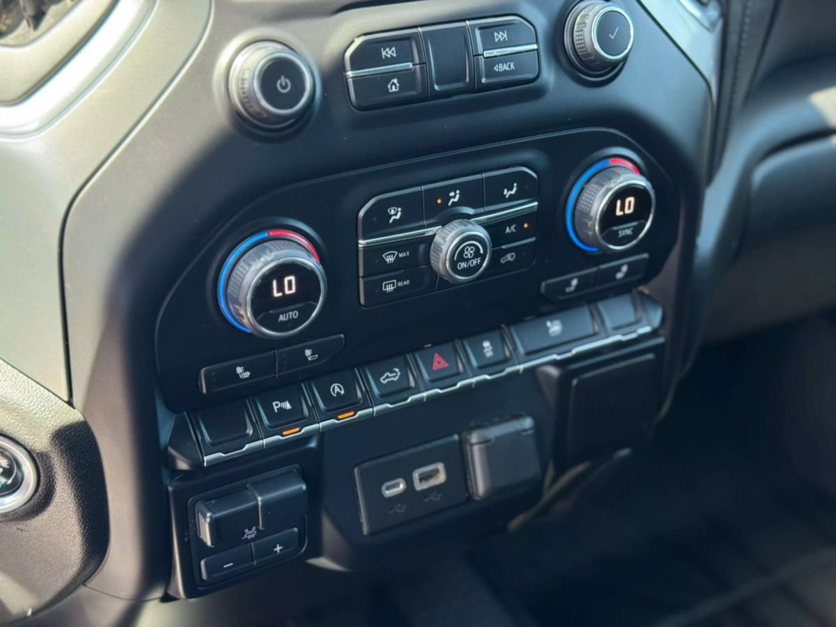 Vehicle image 26 of 35