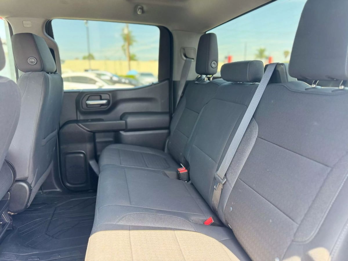 Vehicle image 23 of 35