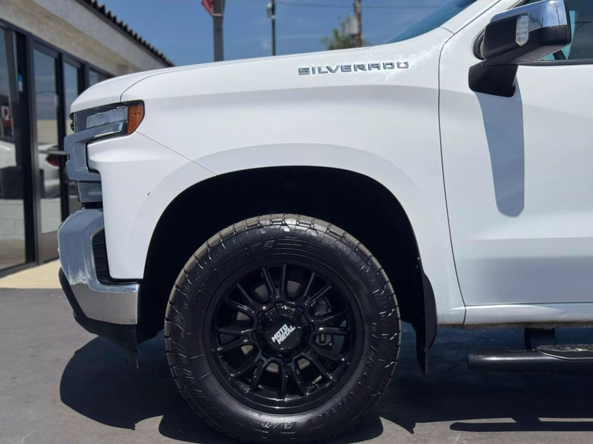 Vehicle image 10 of 35
