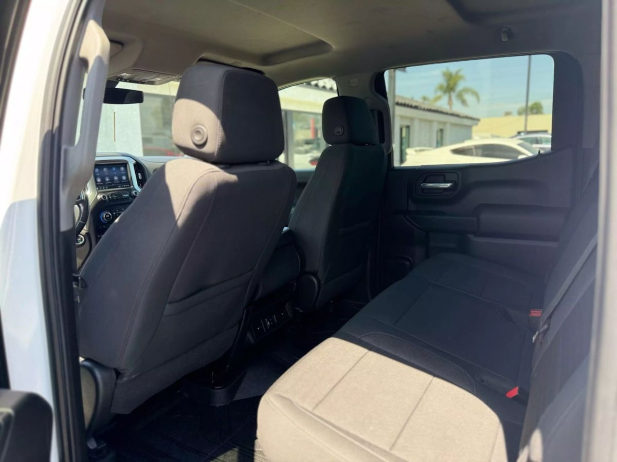 Vehicle image 19 of 35