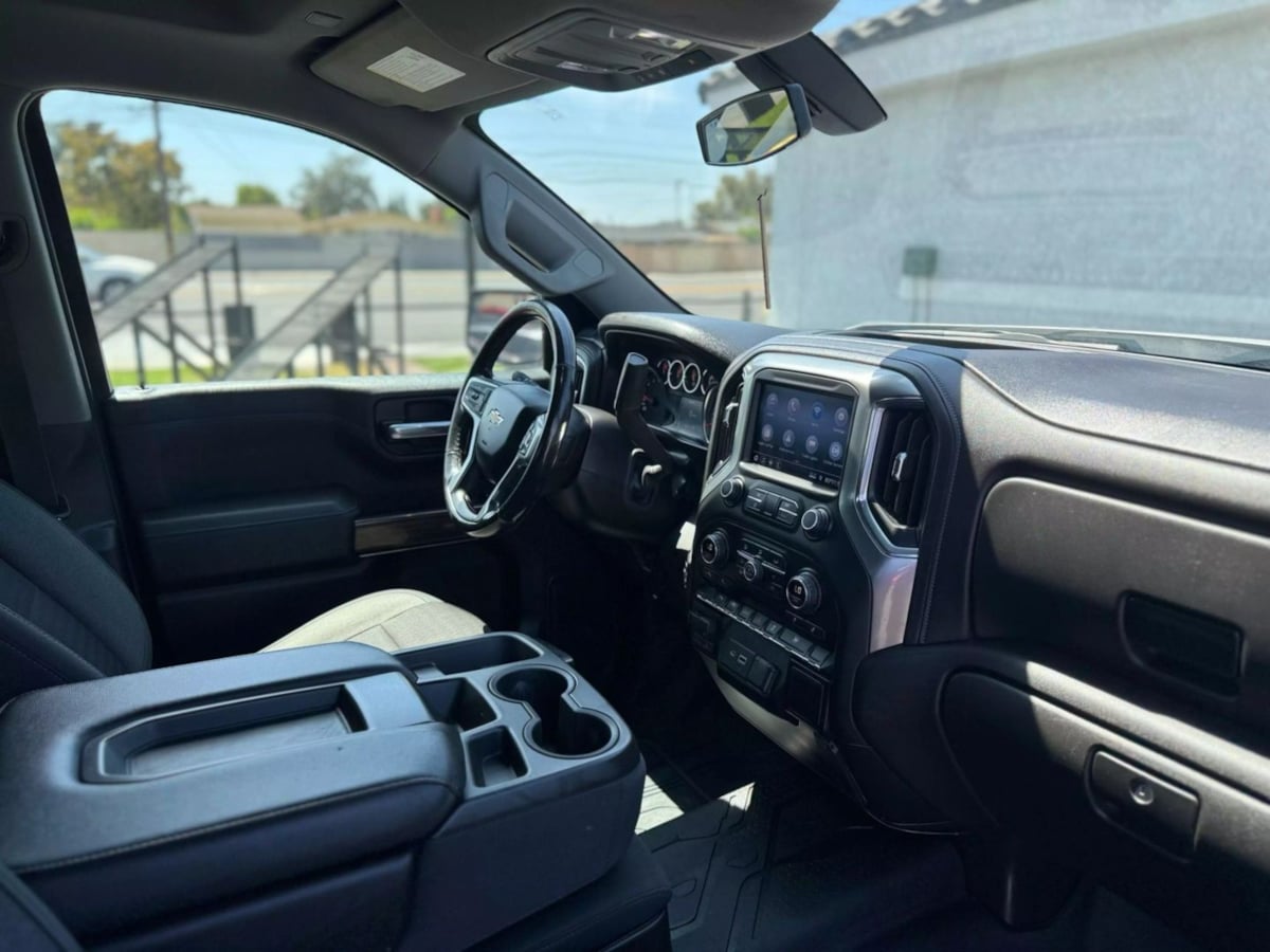 Vehicle image 13 of 35