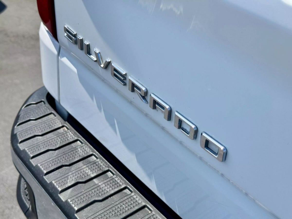 Vehicle image 17 of 35