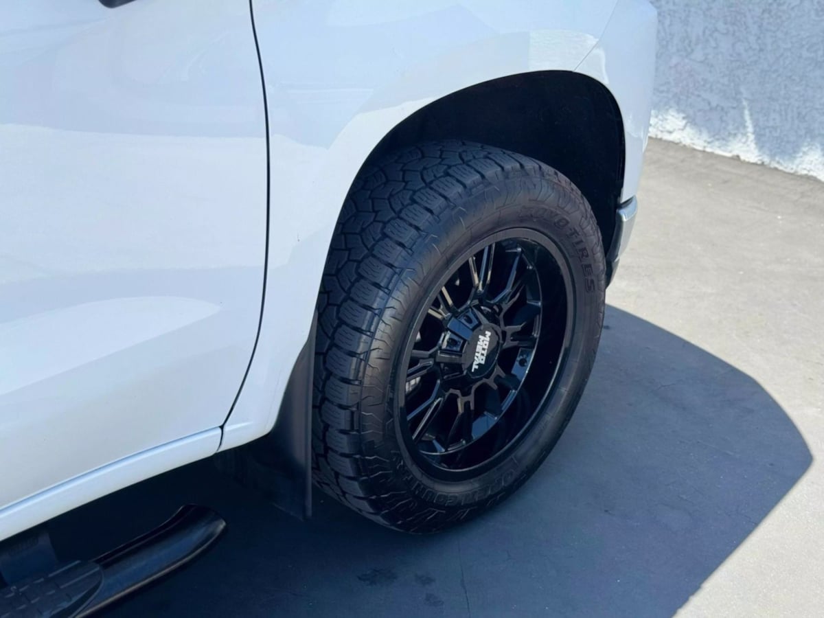 Vehicle image 12 of 35