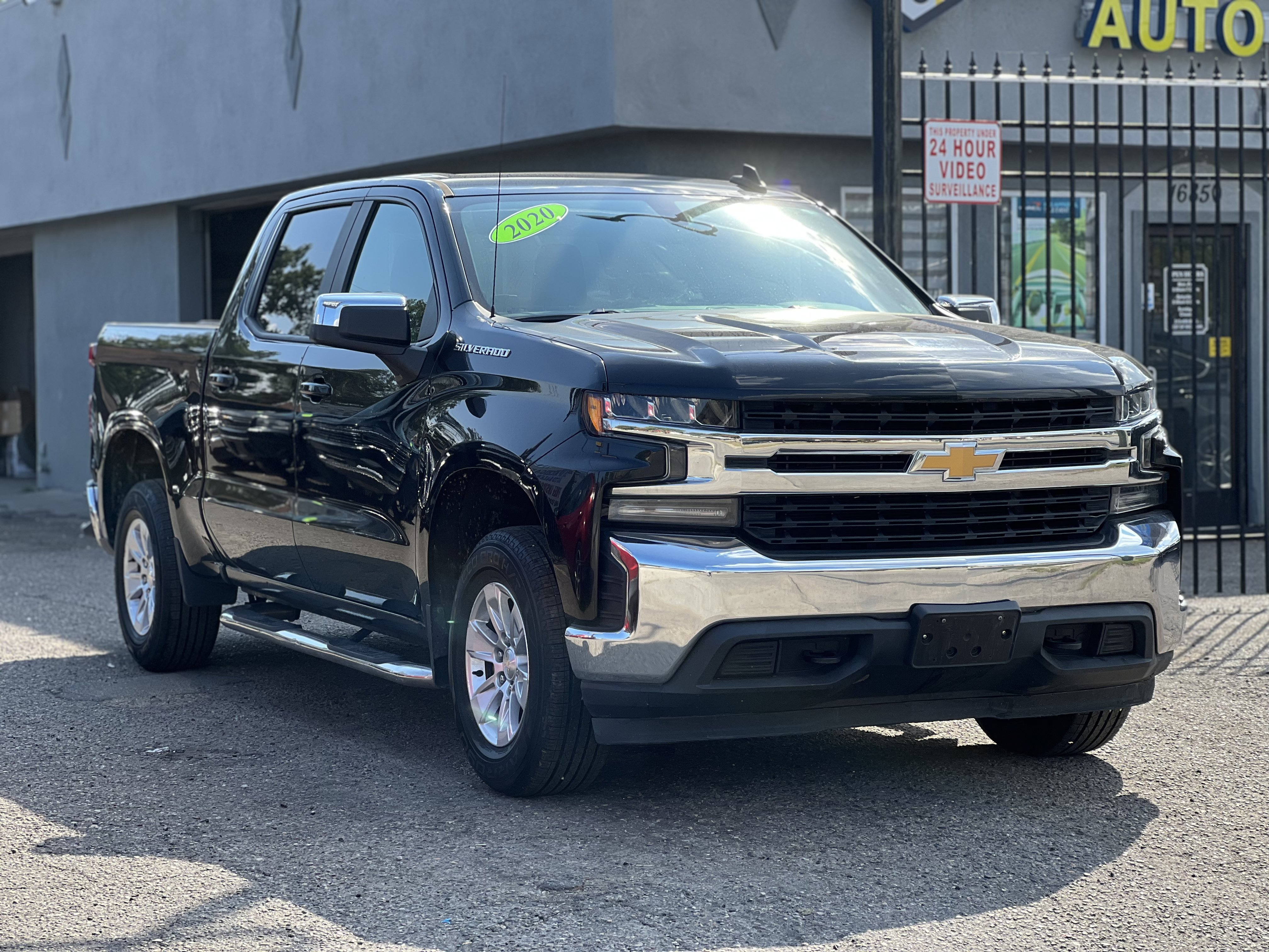 2020 Chevrolet Silverado 1500 LT Image 4 of 26