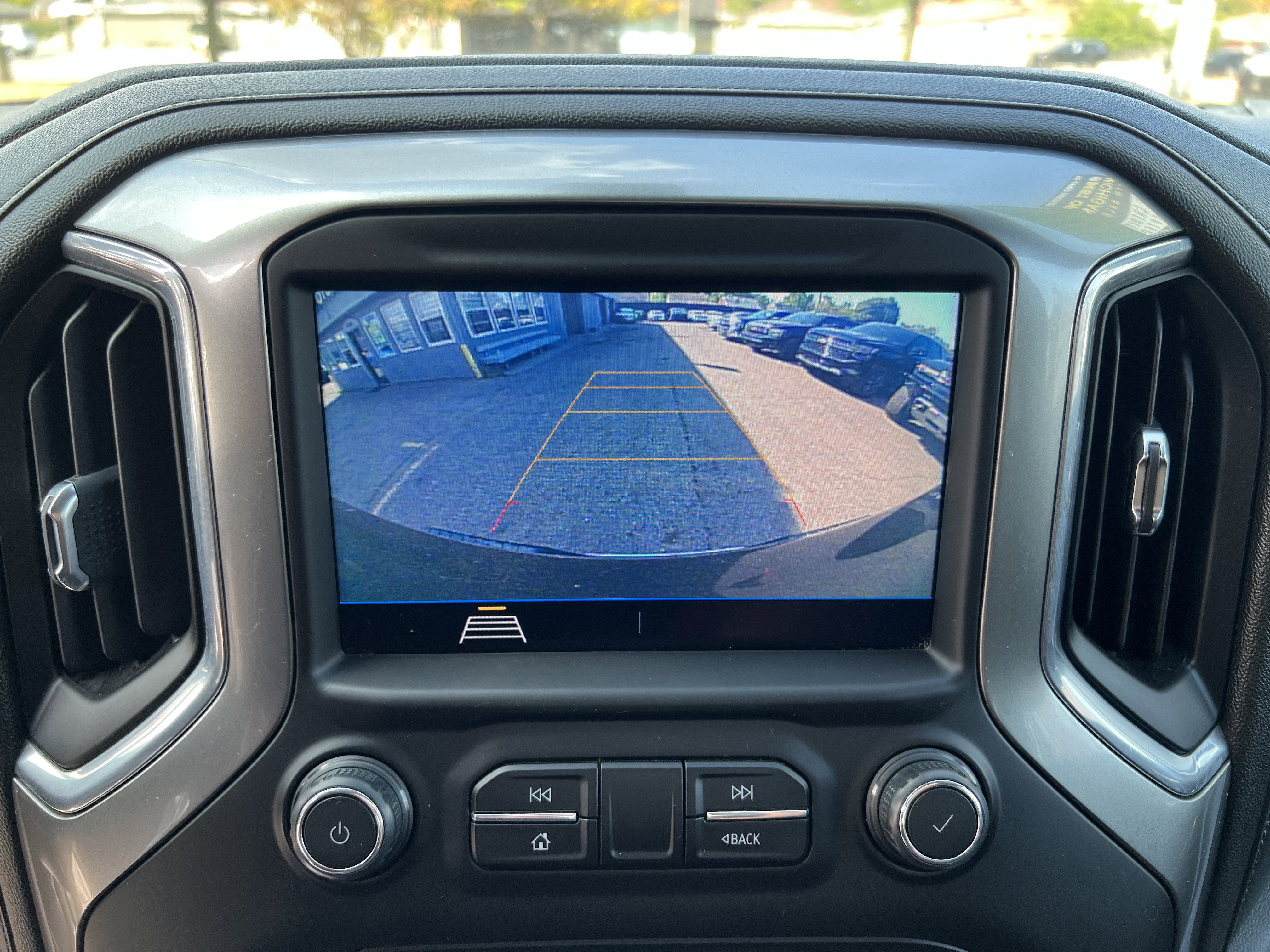 2020 Chevrolet Silverado 1500 LT Image 17 of 26