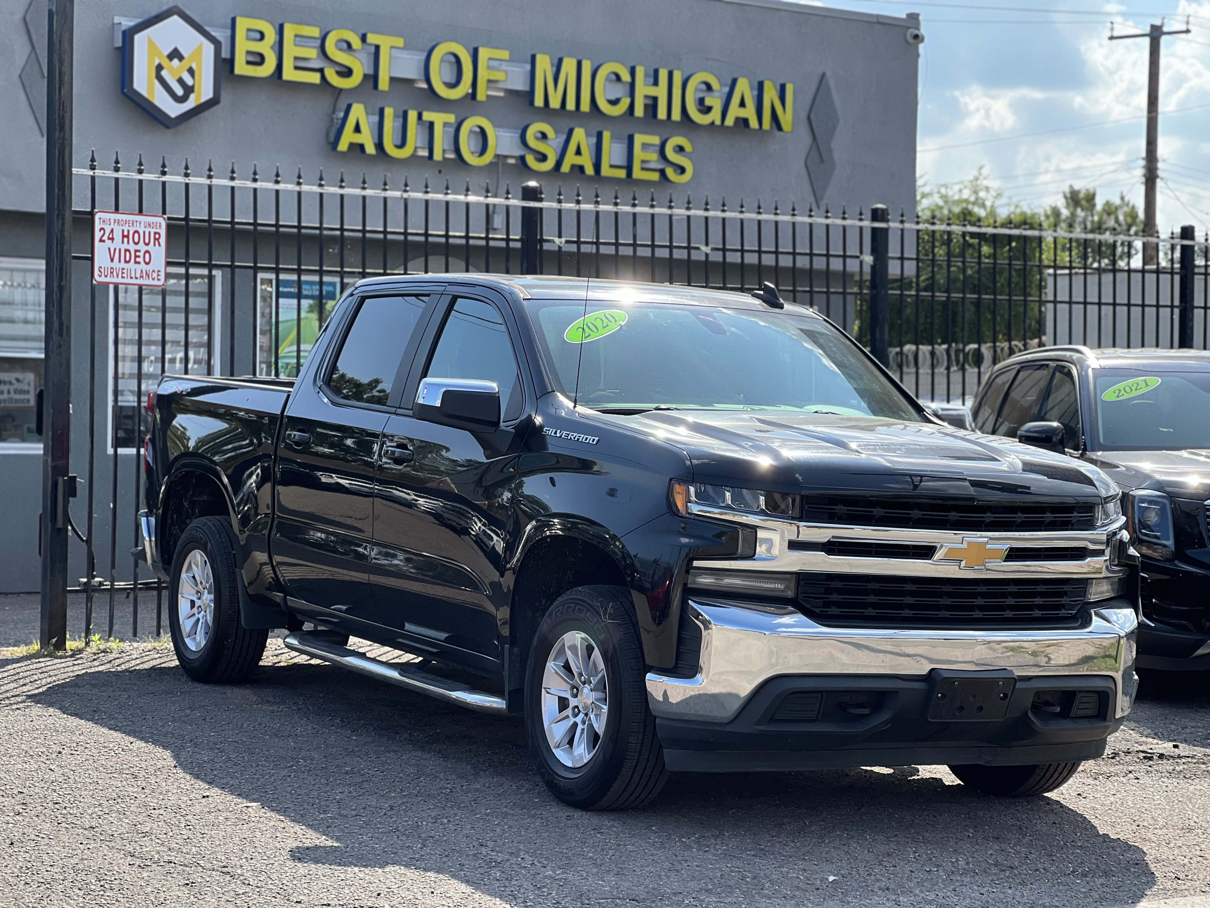 2020 Chevrolet Silverado 1500 LT Image 3 of 26