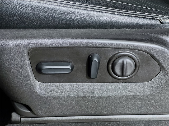 Vehicle image 11 of 41