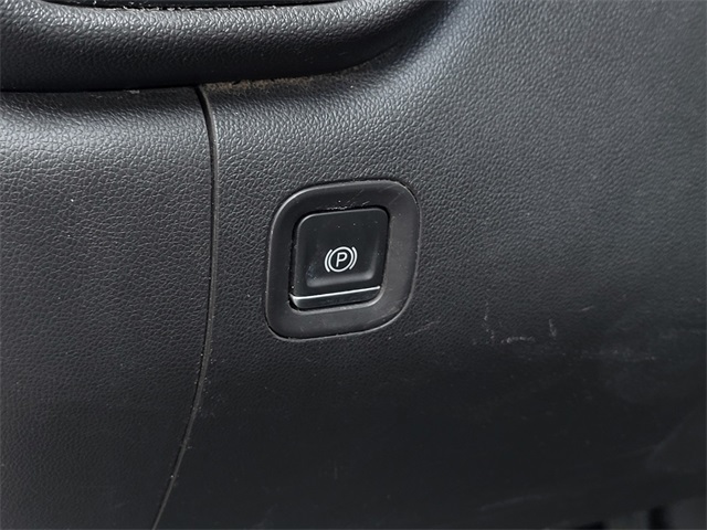 Vehicle image 11 of 26