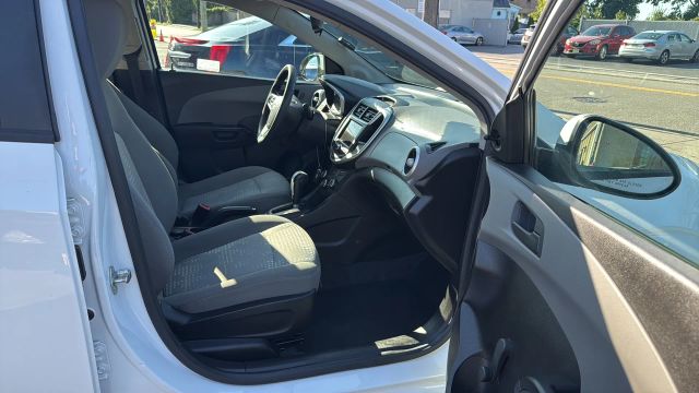 2020 Chevrolet Sonic LT Image 12 of 31