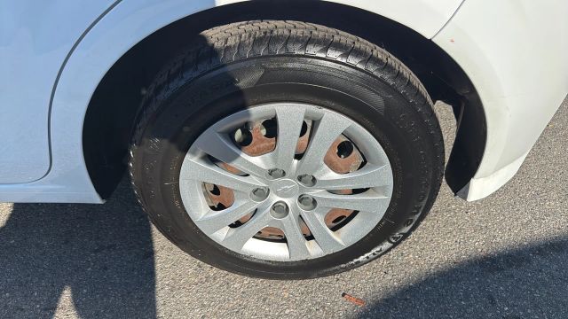 2020 Chevrolet Sonic LT Image 10 of 31