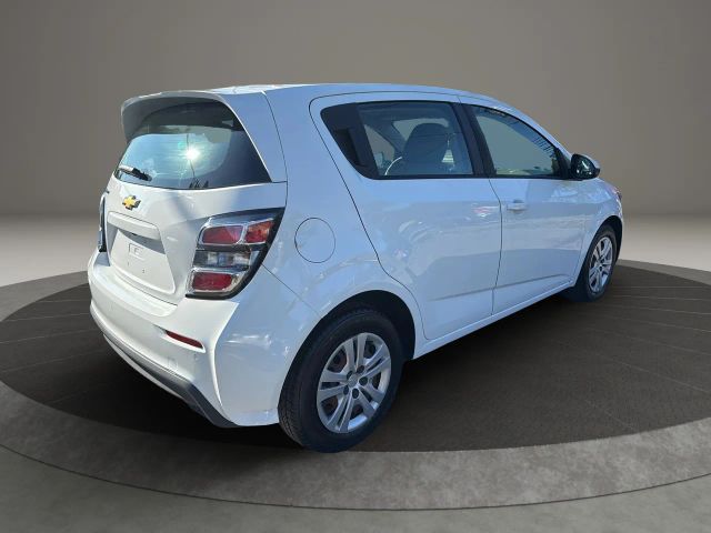 2020 Chevrolet Sonic LT Image 5 of 31