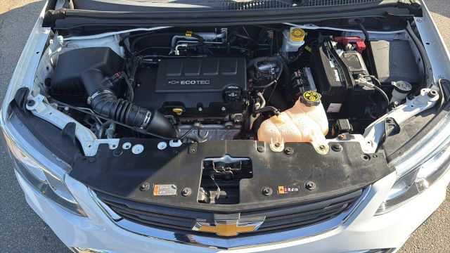 2020 Chevrolet Sonic LT Image 9 of 31