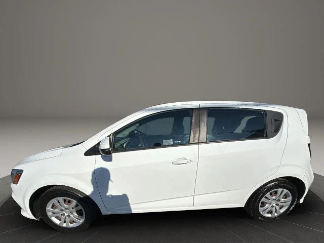 2020 Chevrolet Sonic LT Image 8 of 31