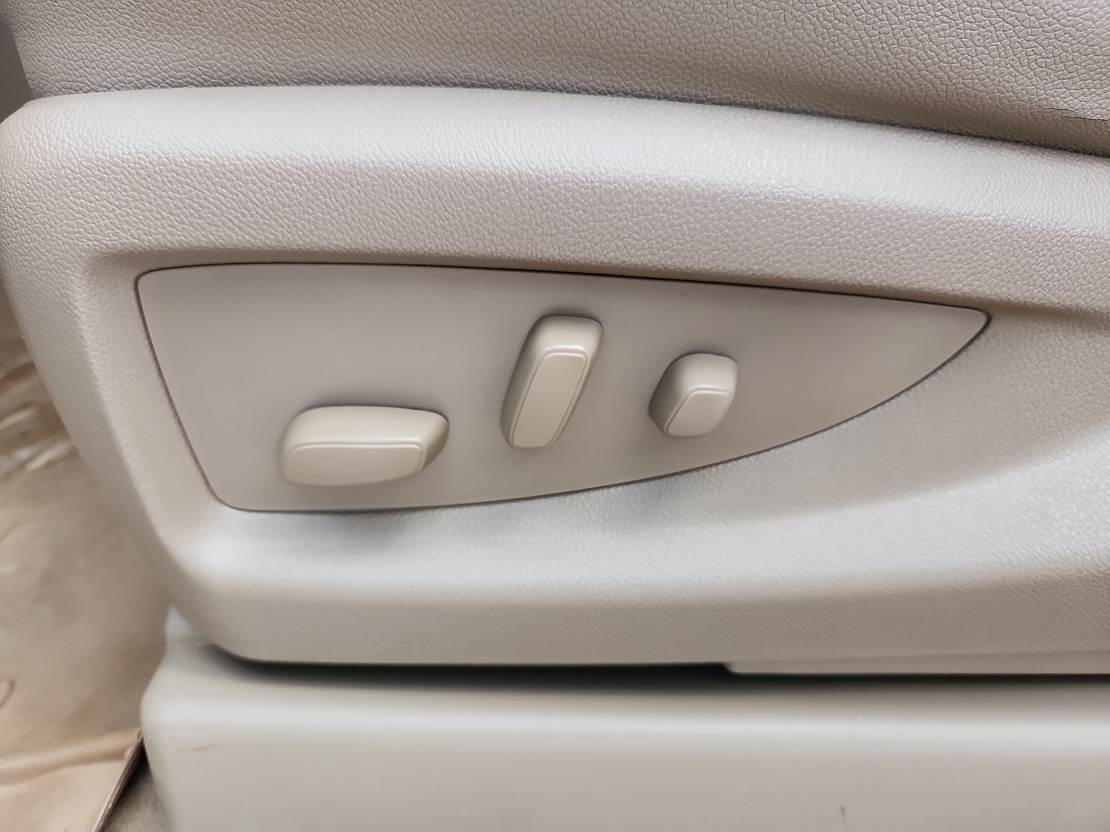 Vehicle image 14 of 20