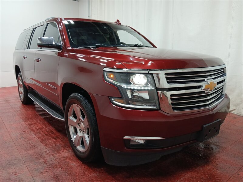 2020 Chevrolet Suburban Premier Image 3 of 32