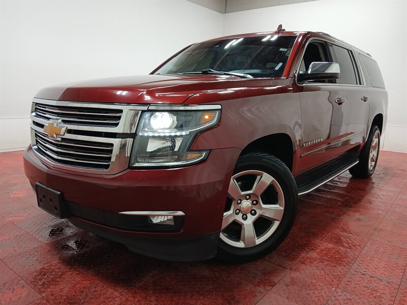 2020 Chevrolet Suburban Premier Image 2 of 32
