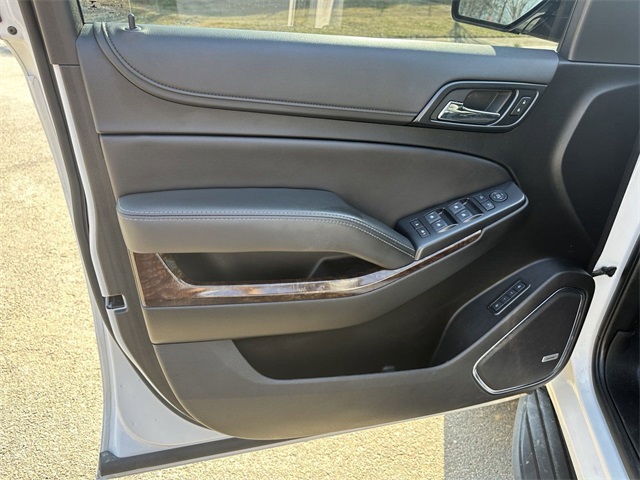 Vehicle image 10 of 32