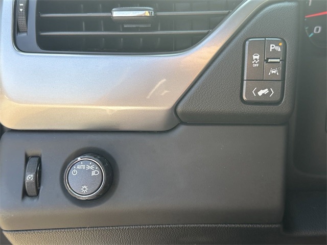 Vehicle image 31 of 32