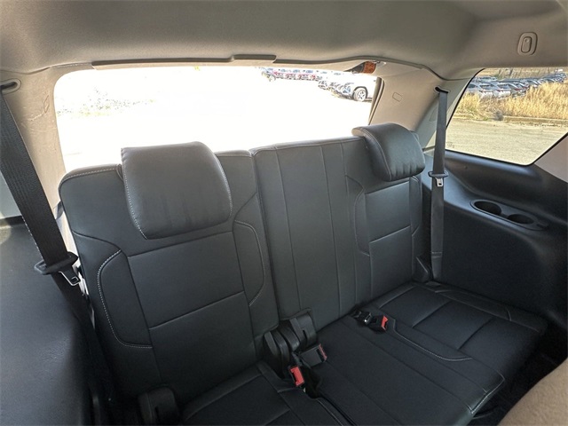 Vehicle image 16 of 32