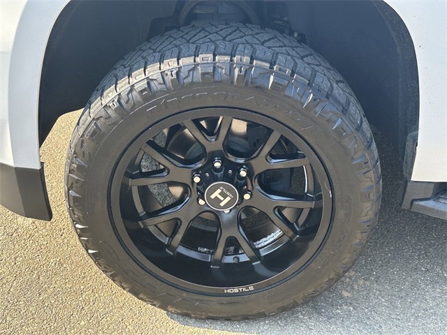 Vehicle image 11 of 32