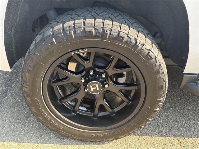 Vehicle image 18 of 32