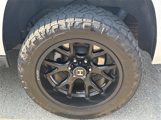 Vehicle image 20 of 32