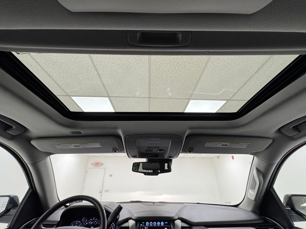 Vehicle image 21 of 43