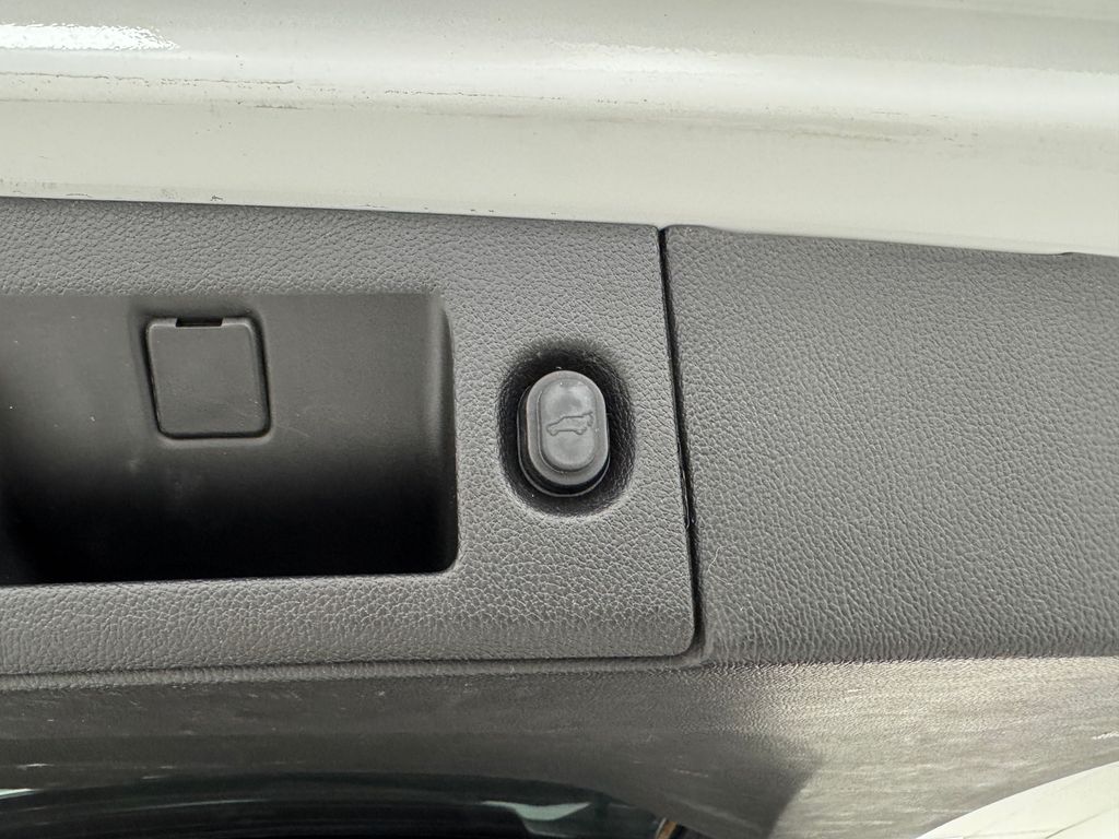 Vehicle image 42 of 43
