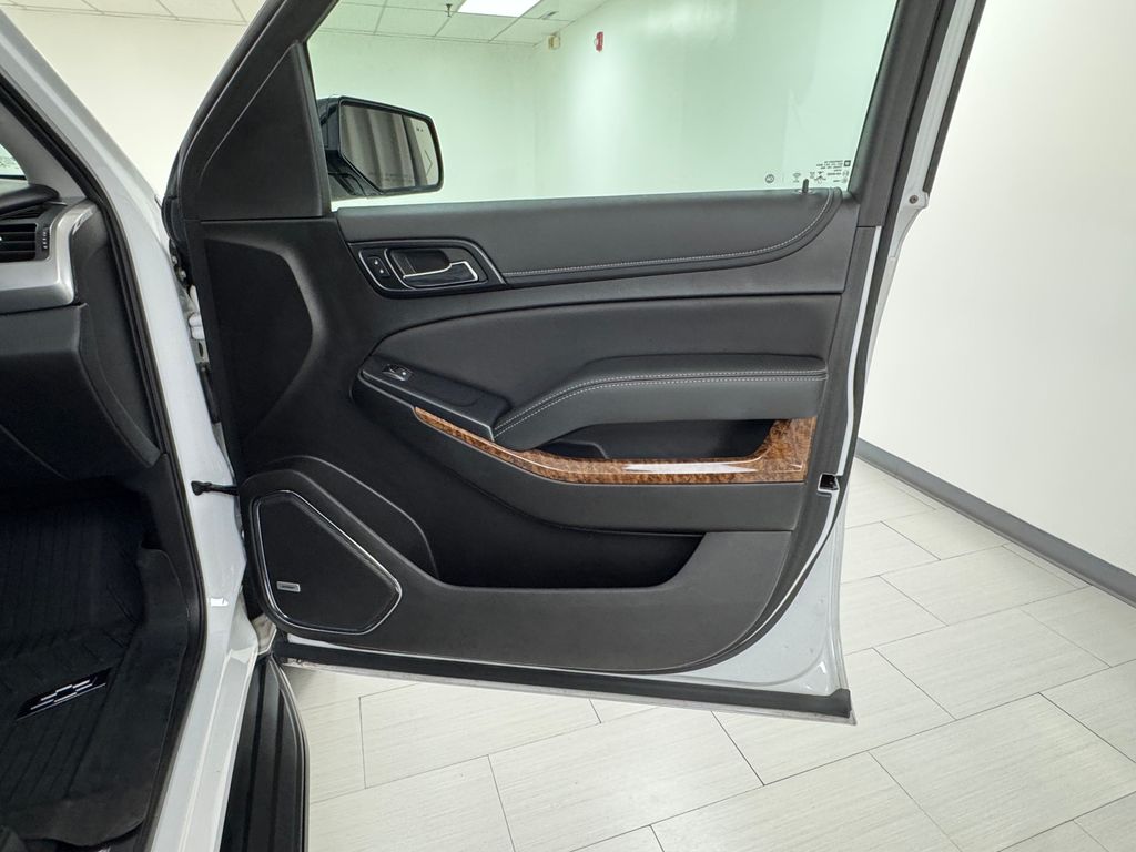 Vehicle image 18 of 43