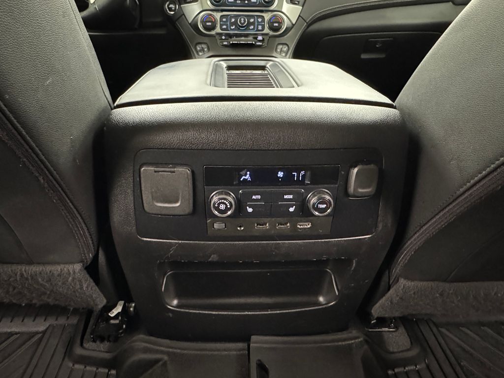 Vehicle image 26 of 43