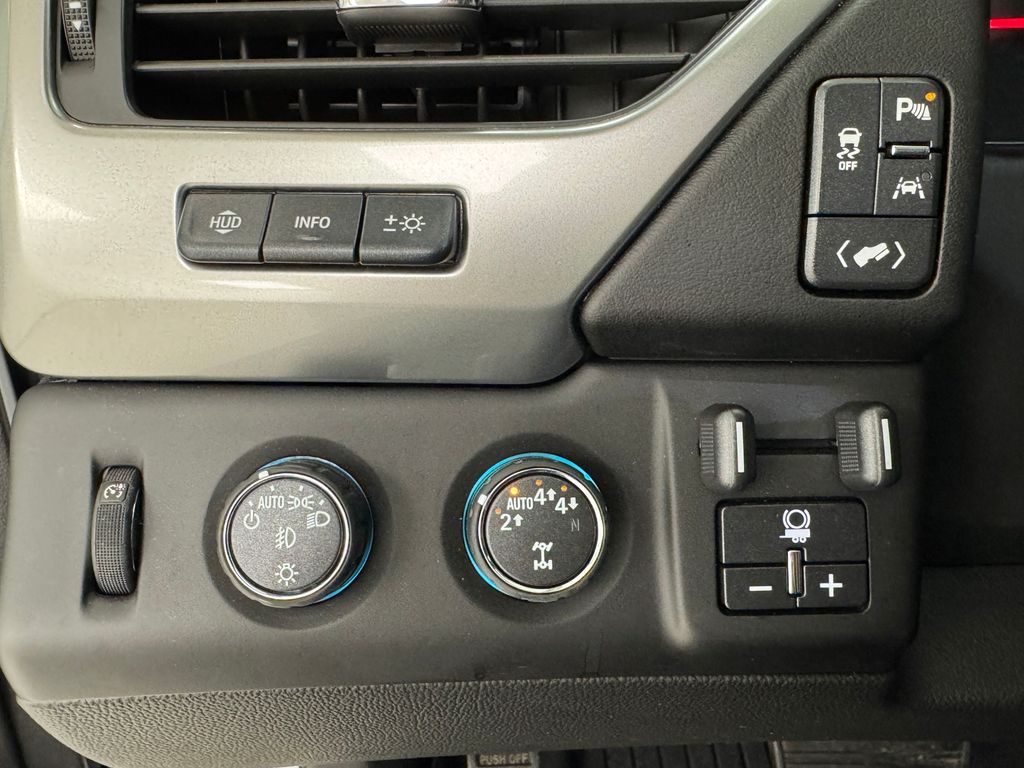 Vehicle image 41 of 43