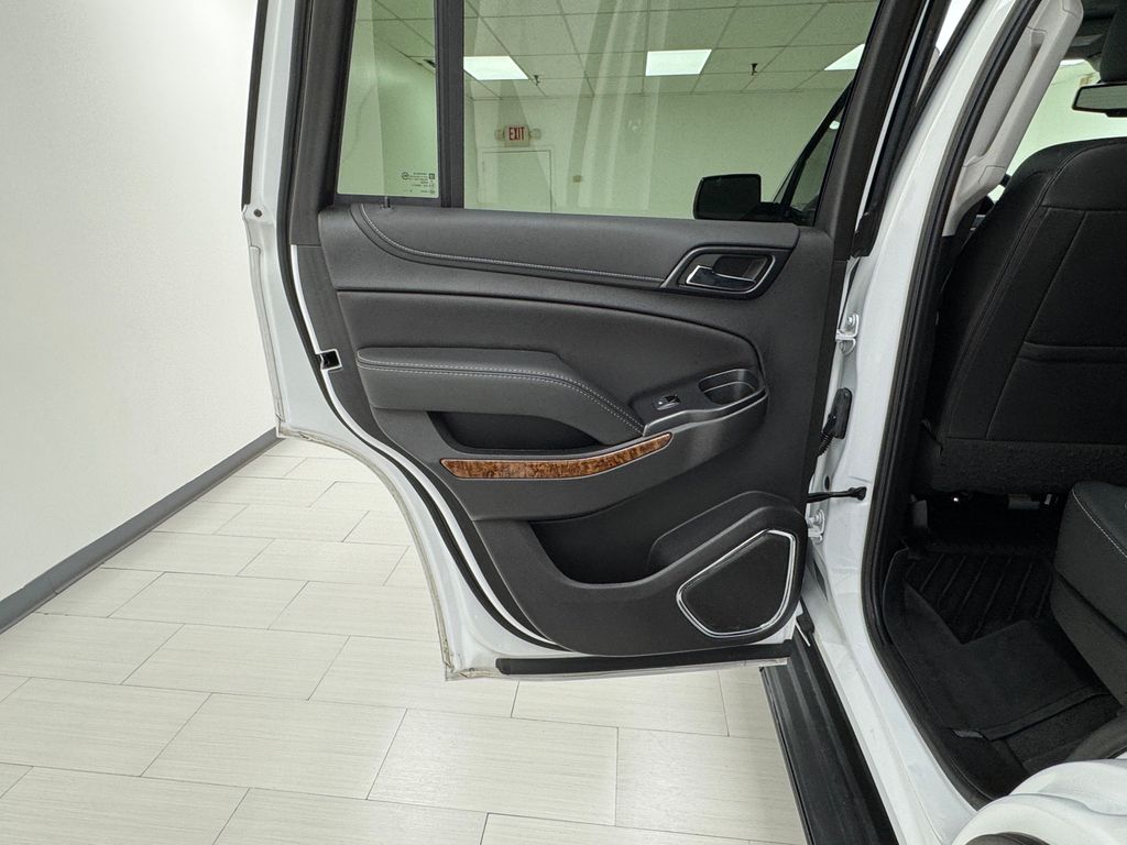 Vehicle image 19 of 43
