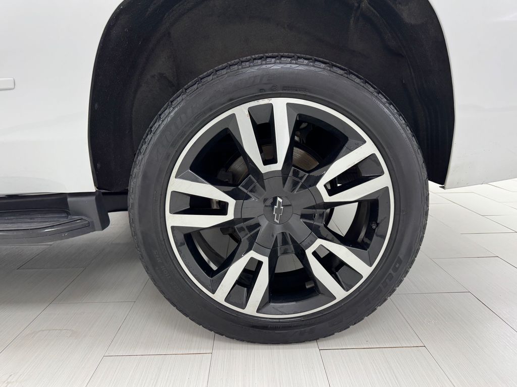 Vehicle image 10 of 43