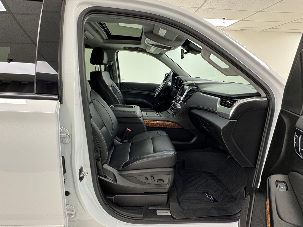 Vehicle image 17 of 43
